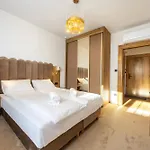 Koziniec Lux * Czarna Gora